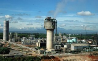 Dari Cerobong Pabrik ke Kebun Kota: Cara Gue Ubah CO2 Jadi Pupuk Cair Super 2025