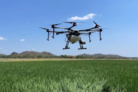 Smart Drone Farming: Rahasia Panen Melimpah Tanpa Perlu Capek Turun ke Sawah!
