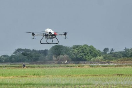 Bukan Lagi Cangkul dan Lumpur: Revolusi Smart Urban Farming Berbasis Drone AI yang Bikin Generasi Z Berebut Jadi Petani Modern di Perkotaan